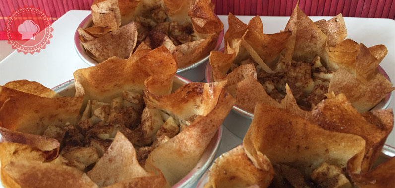 Tartelettes Aux Pommes Sur Feuilles De Brick